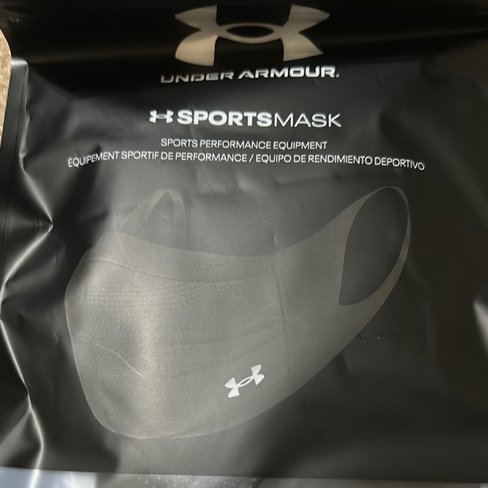 Under Armour Black Performance Mask - Size M/L - Picture 3 of 3